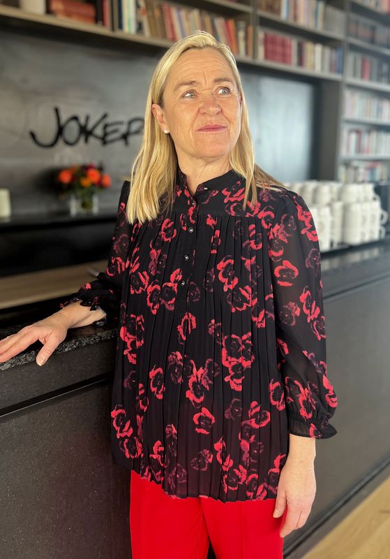 Amanda chiffonbluse rød blomst