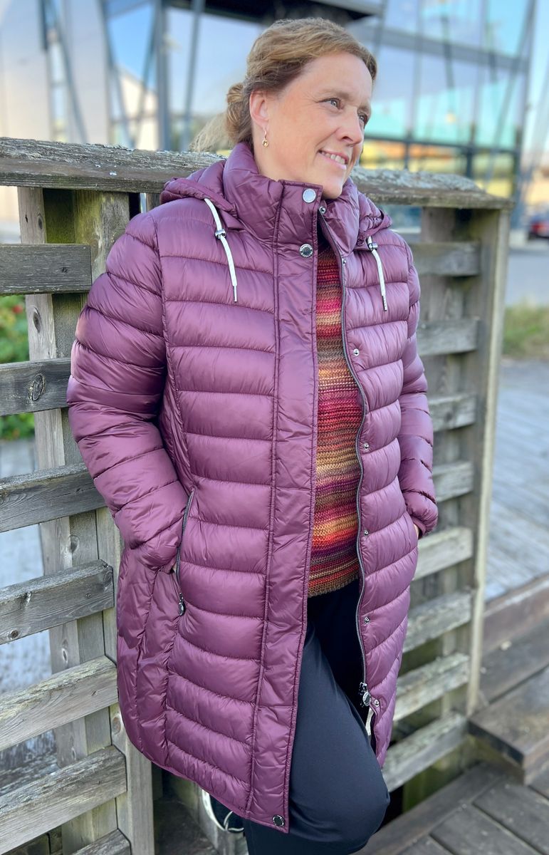 Sylvia vattert jakke burgunder