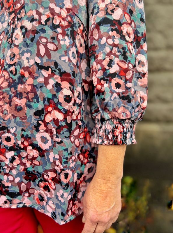 Bjørg bluse vinrød blomster