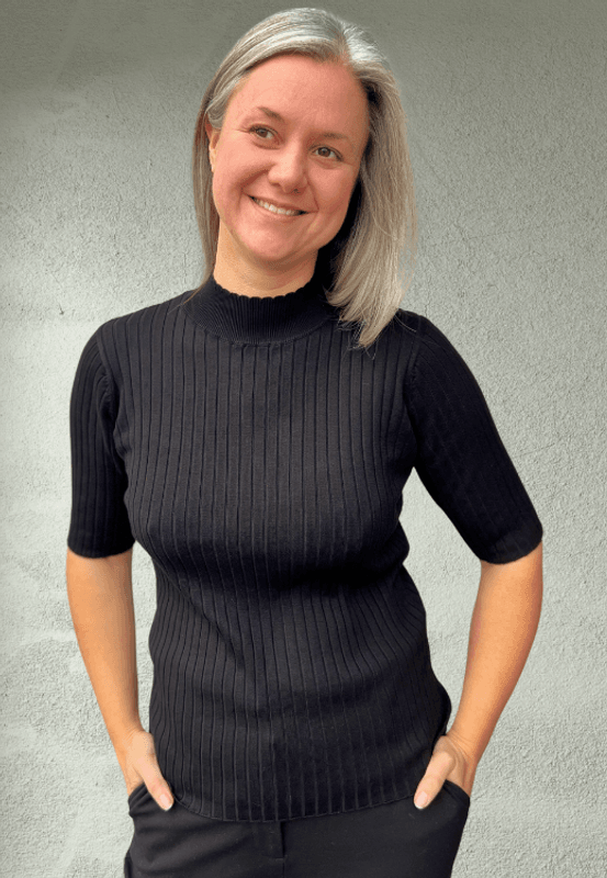Nina kortermet genser svart