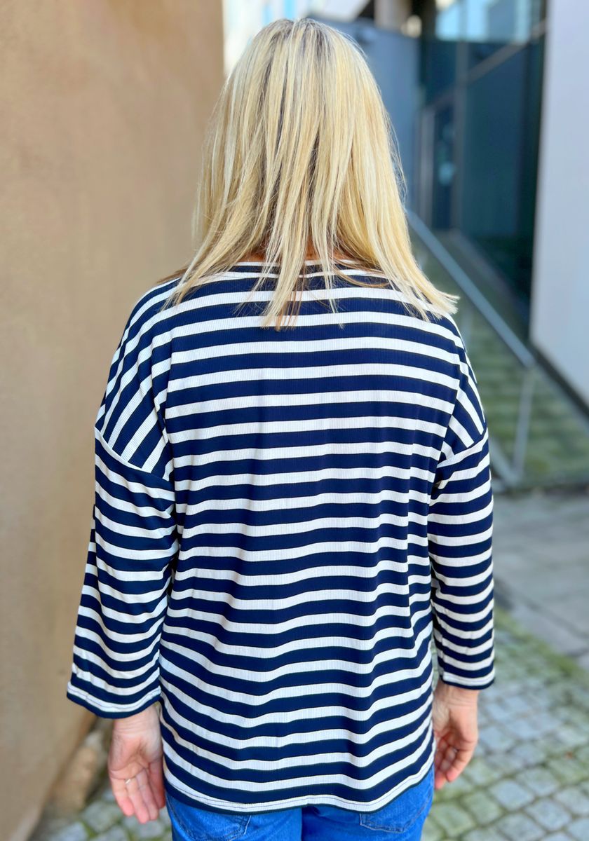 Irene blåstripet genser