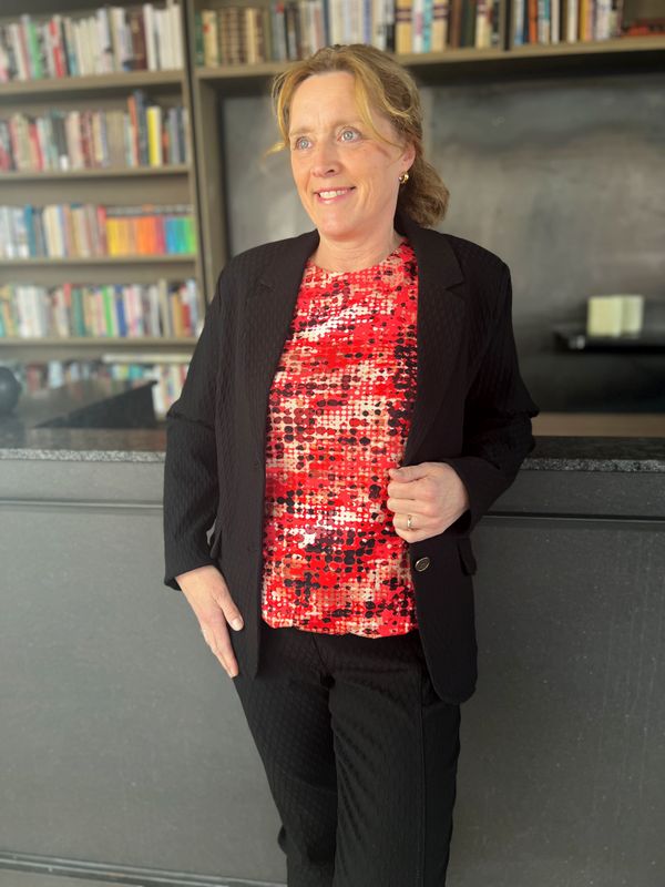 Amanda svart blazer ton-i-ton ruter