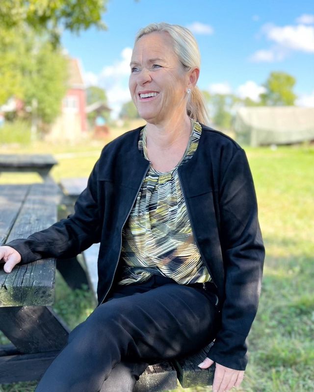 WOW! jakke i semsket look  svart