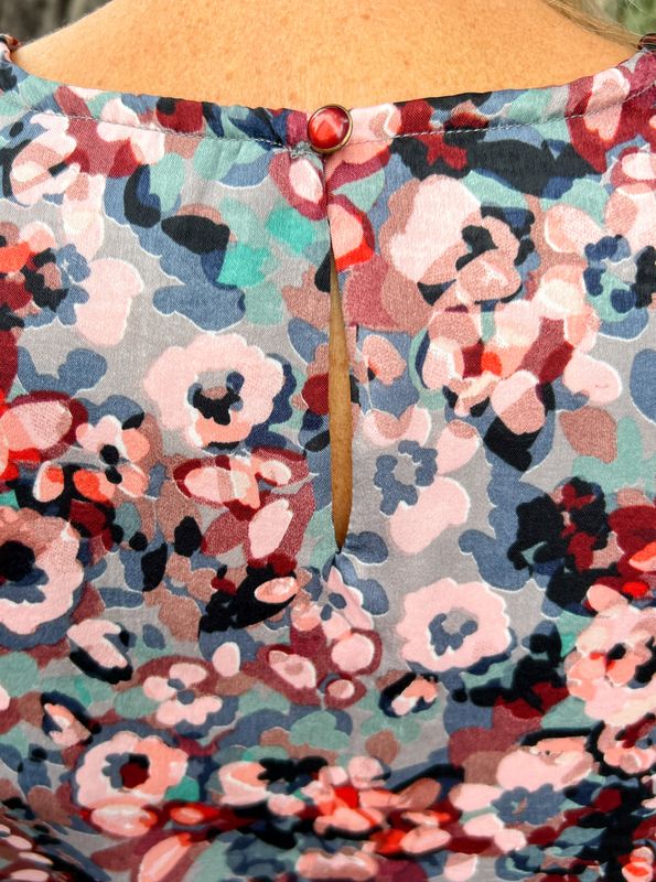 Bjørg bluse vinrød blomster
