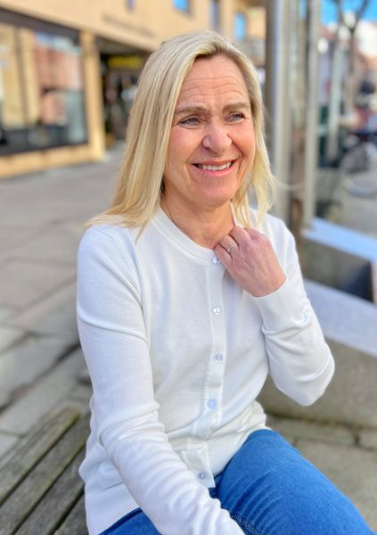 Hovedbilde Amalie klassisk cardigan kremhvit