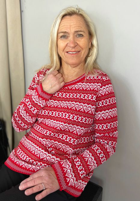 Hovedbilde Kristin genser hjerterød
