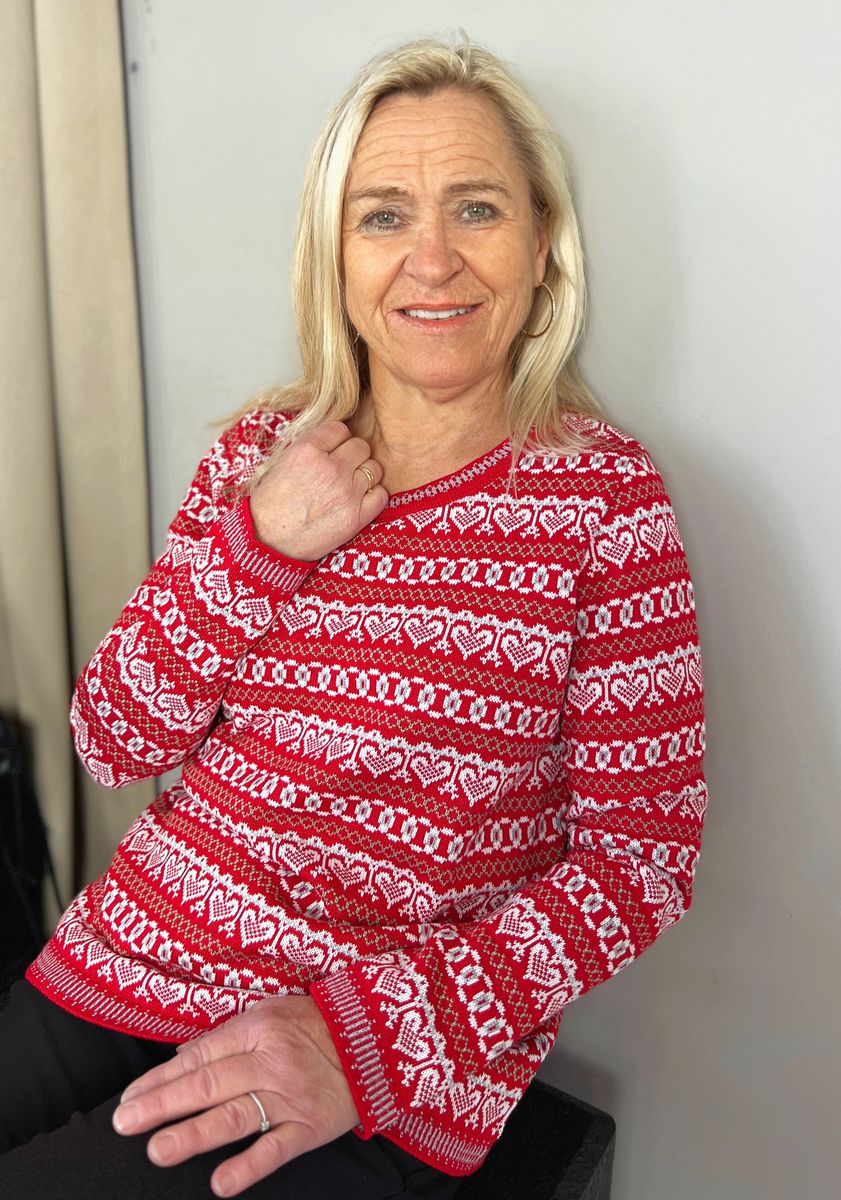 Kristin genser hjerterød