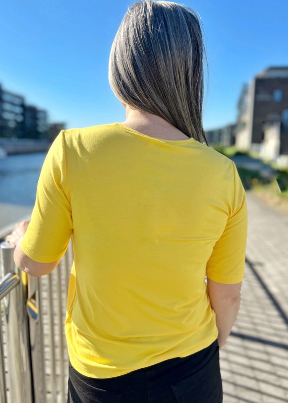 Agnes t-shirt solgul