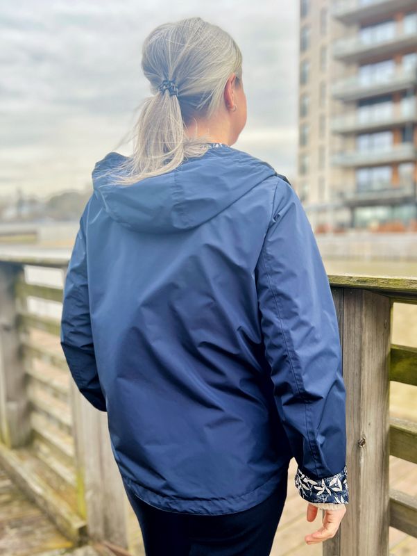 Hanne vendbar anorakk marineblå
