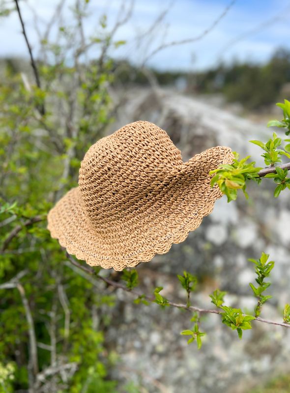 Strikket bøttehatt