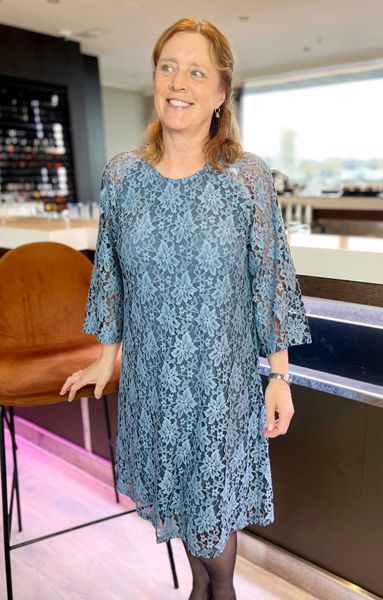 Hovedbilde Helga kjole isblå blonde