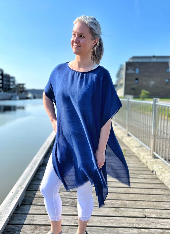 Strand-poncho blå